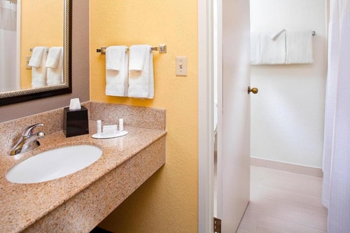 King Room Near Textronic MIA 3 Luxury Bookings