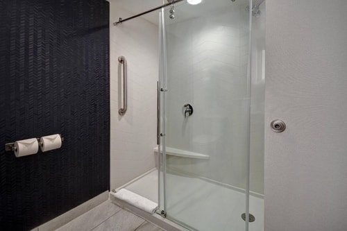 Guest Room Near Gentry Equipment LAS 5 Luxury Bookings