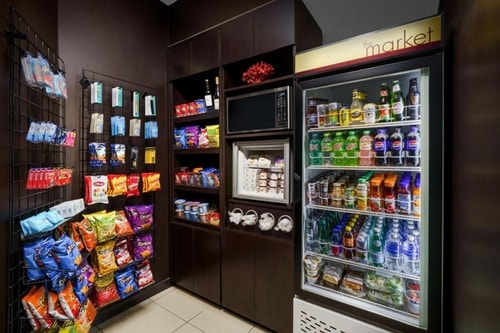 Queen Room Near Dolphin Mall MIA 12 Luxury Bookings