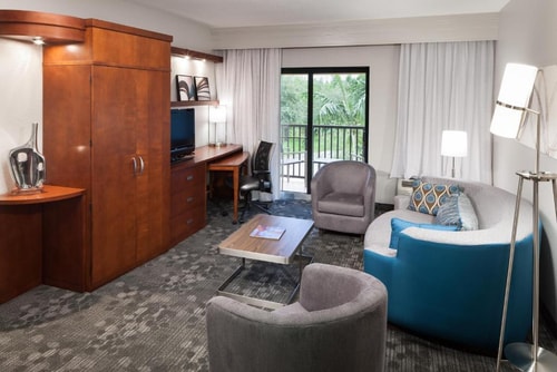 Guest Room Near Dolphin Mall MIA 2 Luxury Bookings