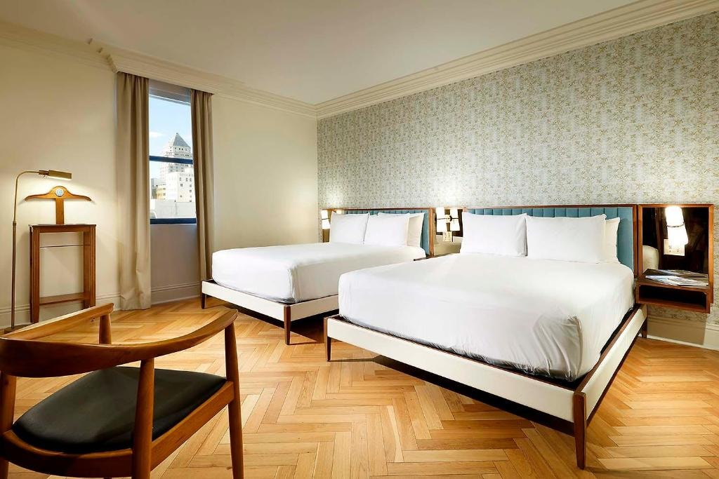 Family Room Near Marshalls Department Store MIA Luxury Bookings