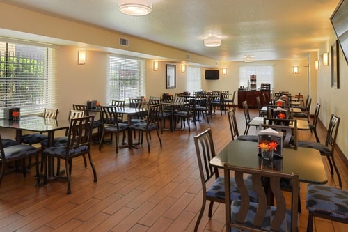 Standard Room Near Cold Stone Creamery ORL 9 Luxury Bookings