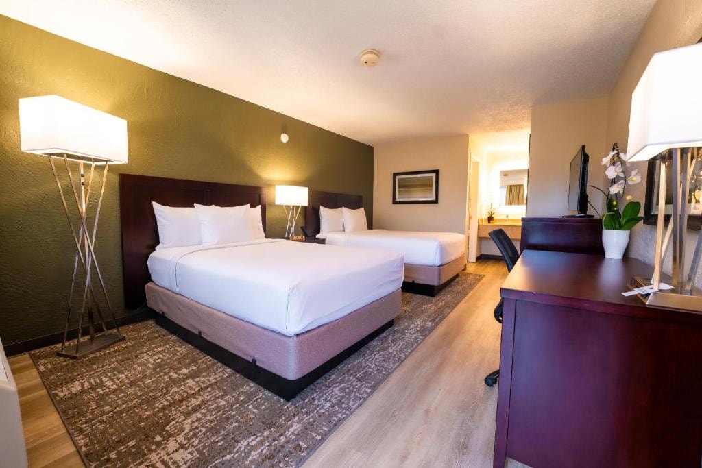 Standard Room Near Cold Stone Creamery ORL Luxury Bookings