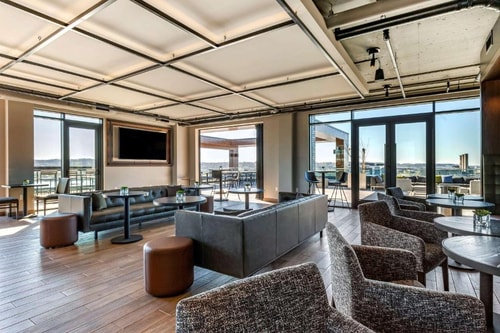 Standard King Room Near Black and Red Barbell WDC 13 Luxury Bookings