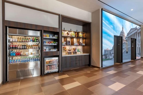 Standard King Room Near Black and Red Barbell WDC 8 Luxury Bookings