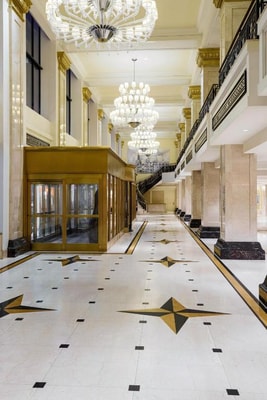 King Room Near Potbelly CHI 13 Luxury Bookings