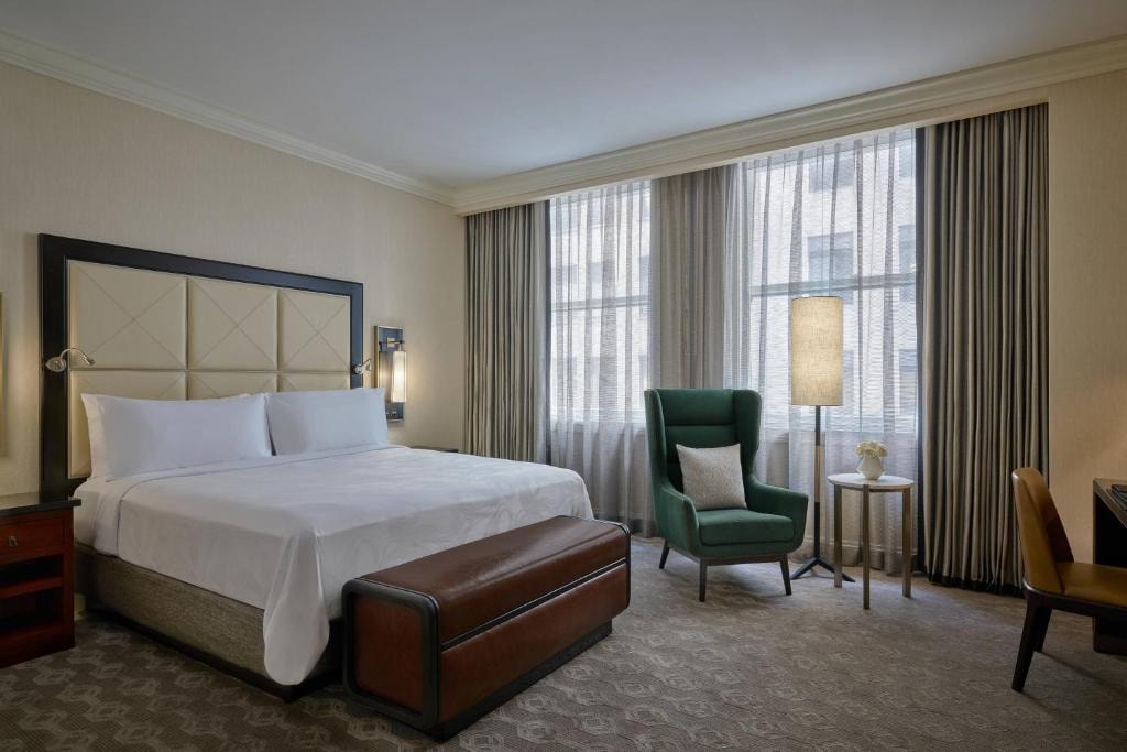 King Room Near Potbelly CHI Luxury Bookings