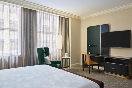 King Room Near Potbelly CHI 1 Luxury Bookings