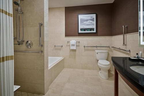 King Room Near Potbelly CHI 5 Luxury Bookings