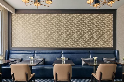 King Room Near Potbelly CHI 10 Luxury Bookings