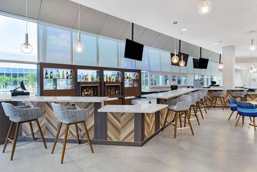 Queen Room Near Avis Car Rental ORL 9 Luxury Bookings