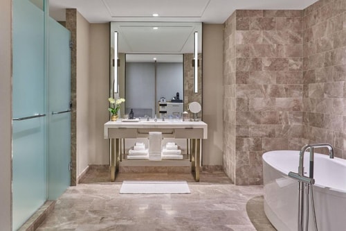 Superior King Room Near Tre Dita CHI 5 Luxury Bookings