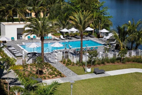 Standard King Room Near Middle Point Marina MIA 13 Luxury Bookings
