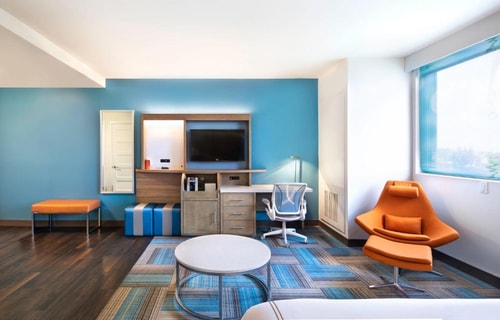 Standard King Room Near Middle Point Marina MIA 5 Luxury Bookings