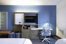 Standard King Room Near Middle Point Marina MIA 2 Luxury Bookings