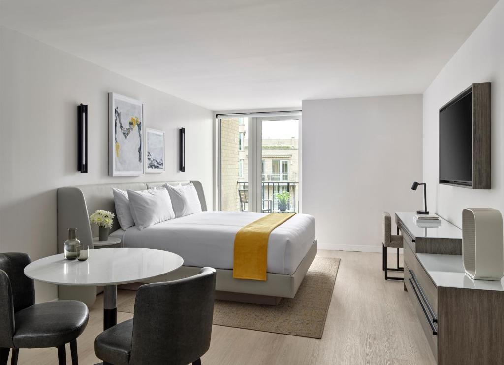 Deluxe Room Near George Washington Statue WDC Luxury Bookings