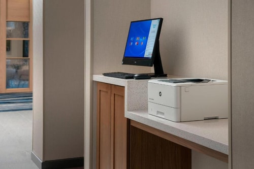 King Suite with Sofa Bed Near T Mobile  MIA 9 Luxury Bookings