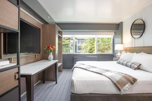 Deluxe King Near Argentine Air Force Attache WDC Luxury Bookings