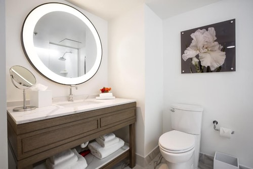 Deluxe King Near Argentine Air Force Attache WDC 5 Luxury Bookings