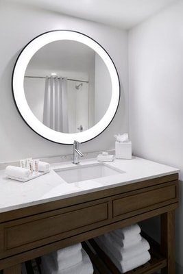 Deluxe King Near Argentine Air Force Attache WDC 7 Luxury Bookings