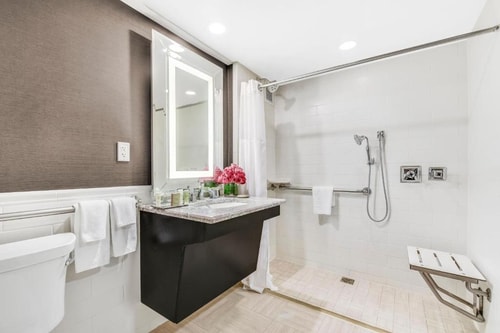 Classic King Room Near Museum of the Bible WDC 3 Luxury Bookings