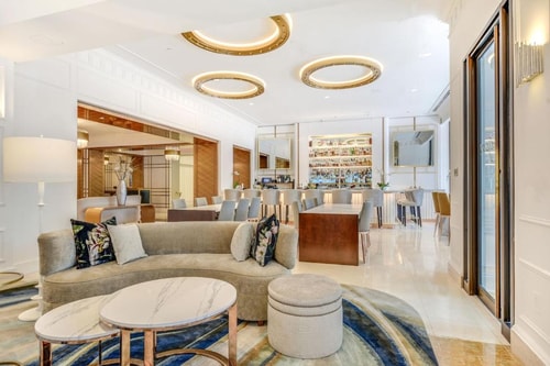 Classic King Room Near Museum of the Bible WDC 7 Luxury Bookings