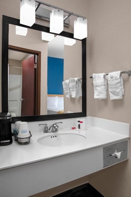 King Room Near Doral Park Centre MIA 3 Luxury Bookings