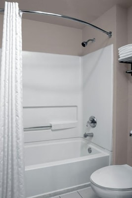 King Room Near Doral Park Centre MIA 4 Luxury Bookings