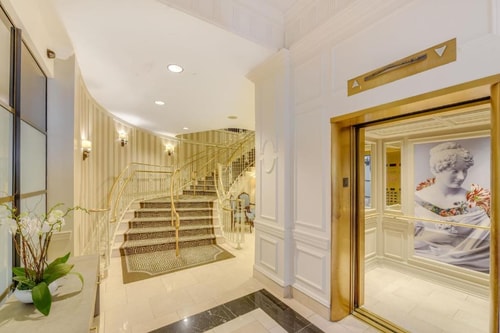 Classic King Room Near Museum of the Bible WDC 5 Luxury Bookings