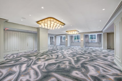 Classic King Room Near Museum of the Bible WDC 14 Luxury Bookings