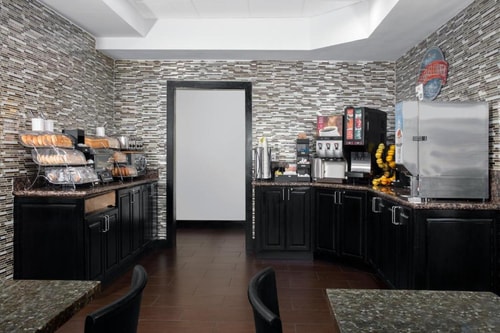 King Room Near Doral Park Centre MIA 9 Luxury Bookings