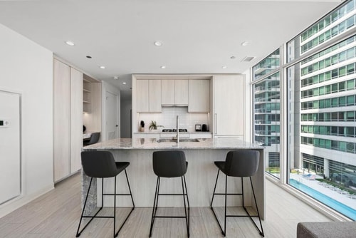 Level Suite Near K2 Apartments Dog Park CHI 10 Luxury Bookings