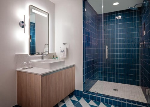 Studio King Room Near Ray Ban MIA 2 Luxury Bookings