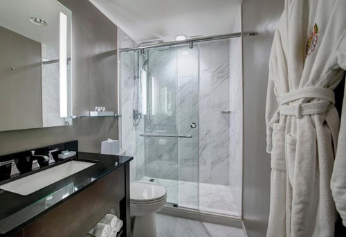 Superior King Room Near The Dubliner Restaurnt WDC 1 Luxury Bookings