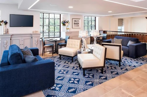 Superior King Room Near The Dubliner Restaurnt WDC 5 Luxury Bookings