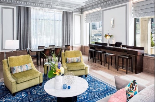 Superior King Room Near The Dubliner Restaurnt WDC 7 Luxury Bookings