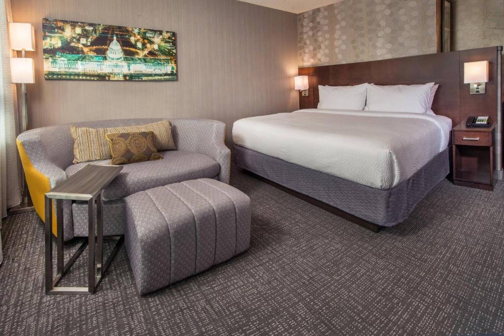 King Room Near Trader Joes WDC Luxury Bookings