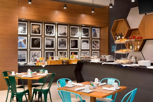 Guest Room Near Flora Logistics MIA 8 Luxury Bookings