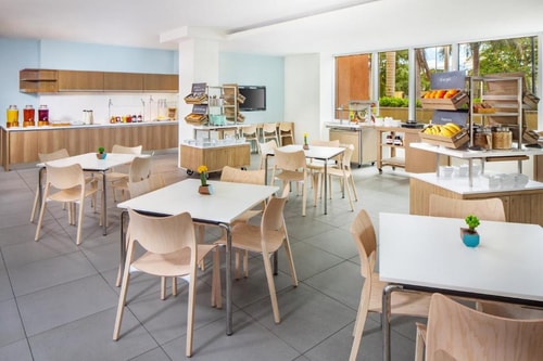 Executive King Suite Near Buds Auto Parts MIA 10 Luxury Bookings