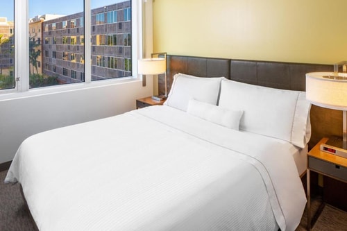 Executive King Suite Near Buds Auto Parts MIA Luxury Bookings