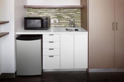 Executive King Suite Near Buds Auto Parts MIA 6 Luxury Bookings