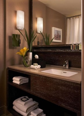 Deluxe King Room Near CBR Bar CHI 5 Luxury Bookings