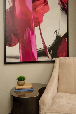 Deluxe Queen Room Near Cadillac Palace Theatre CHI 2 Luxury Bookings