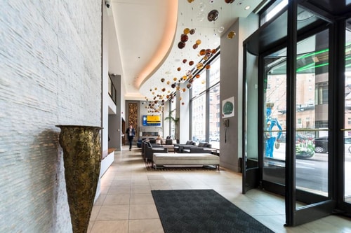 King Room Near Wolferts Corner Bar CHI 13 Luxury Bookings