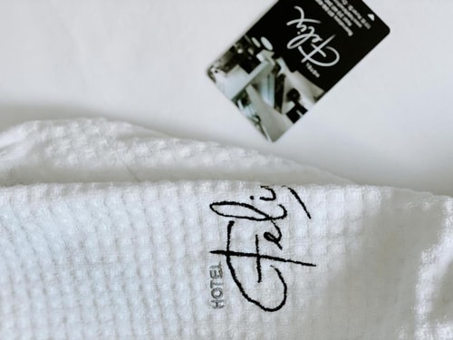 King Room Near Wolferts Corner Bar CHI 6 Luxury Bookings