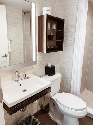 King Room Near Wolferts Corner Bar CHI 5 Luxury Bookings