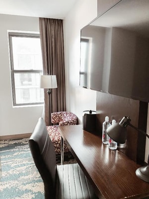 King Room Near Wolferts Corner Bar CHI 9 Luxury Bookings