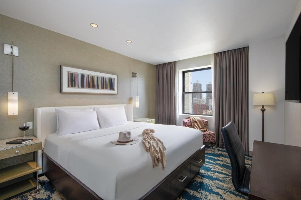 King Room Near Wolferts Corner Bar CHI Luxury Bookings