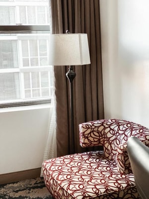 King Room Near Wolferts Corner Bar CHI 11 Luxury Bookings