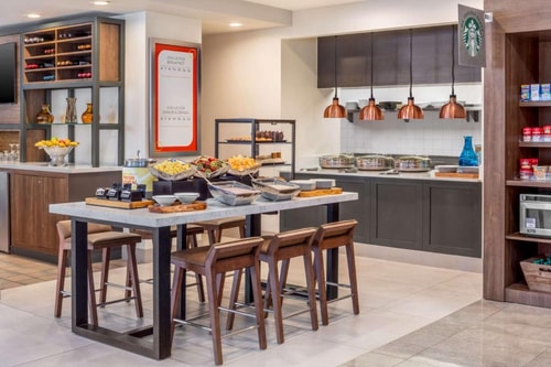 King Room Near Flora Logistics MIA 9 Luxury Bookings